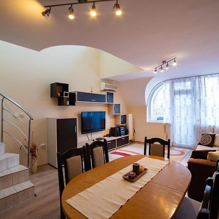 Maisonette Picadilly Varna Bagian luar foto